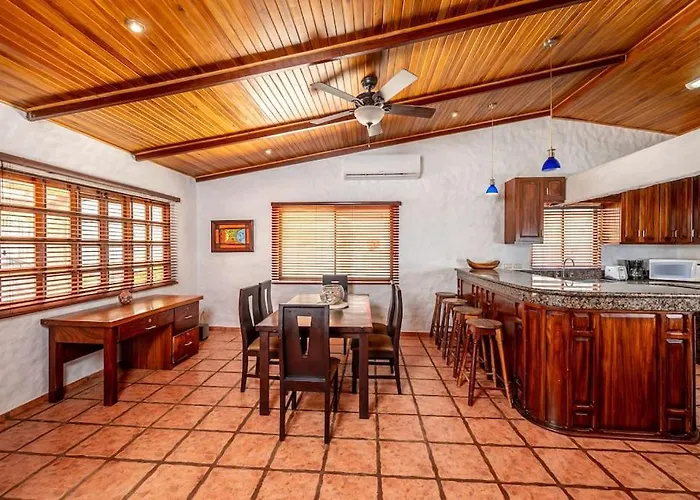 Comfortable Vacation Steps From The * Playa Grande